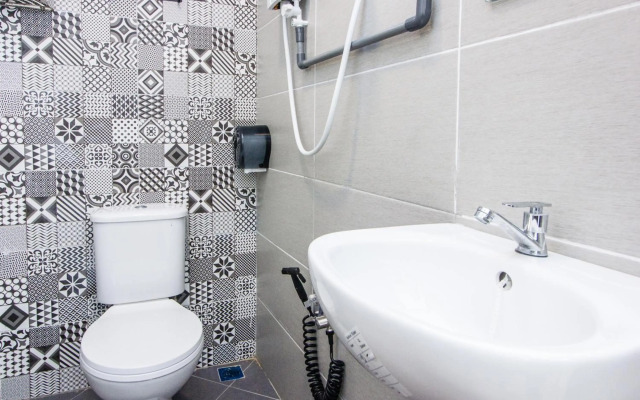 Explore 5BR Gardenhouse Retreats (Free Parking)