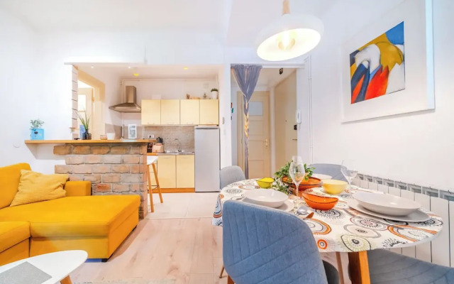 Stylish City Center Vibes Apartment