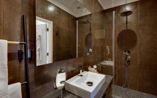Casa Latino - Oceanfront - Luxury & Charming villa- Jacuzzi at Rooftop