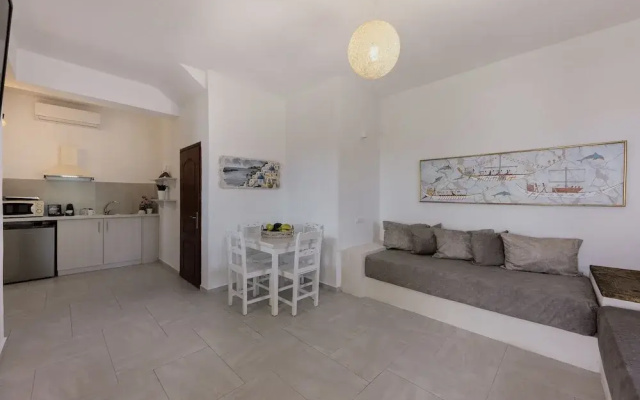 One Bedroom Apartment-sleeps 4 -sea View-parking