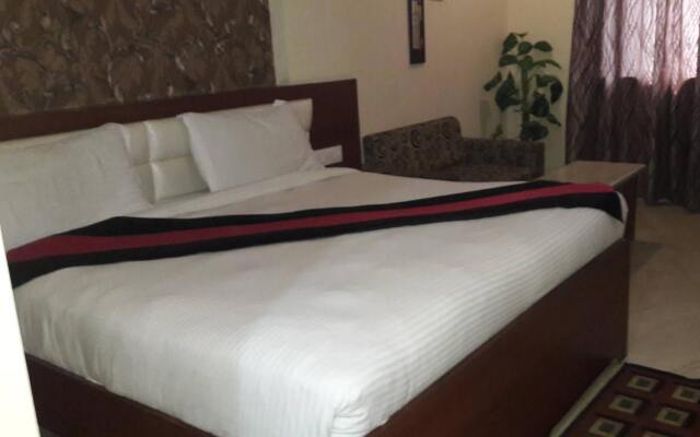 Hotel Taj Way Inn