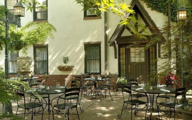 Seven Gables, St. Louis West, a Tribute Portfolio Hotel