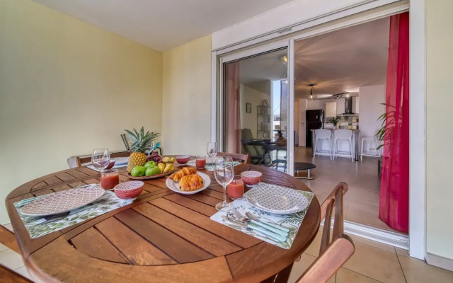 Modern Comfort by the Lagoon