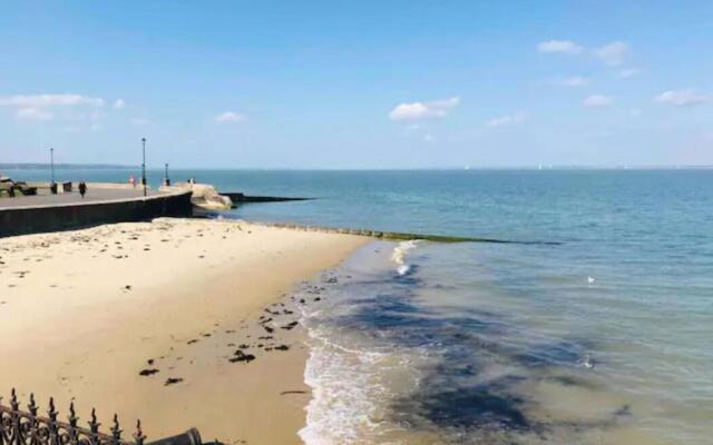 St Margarets Modern Georgian 2 bedroom apartment