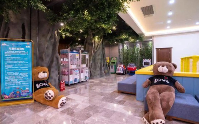Huamei Party's Conflux Hotel