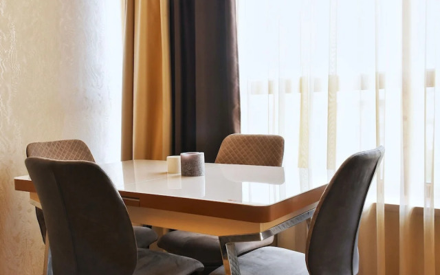 Chic 1BR Cascade Views and Near Opera
