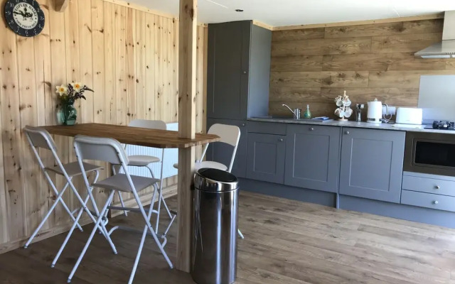 Orchard Glamping - Apartment Pod - Blossom