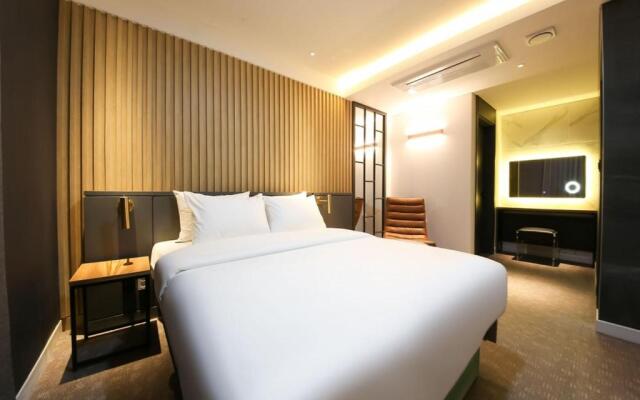 West In Hotel