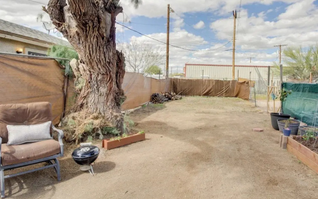 Tucson Studio w/ Private Backyard - Great Location
