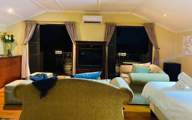 Room in Guest Room - Mash On 569 Rupert st