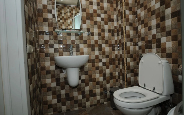 Hotel White