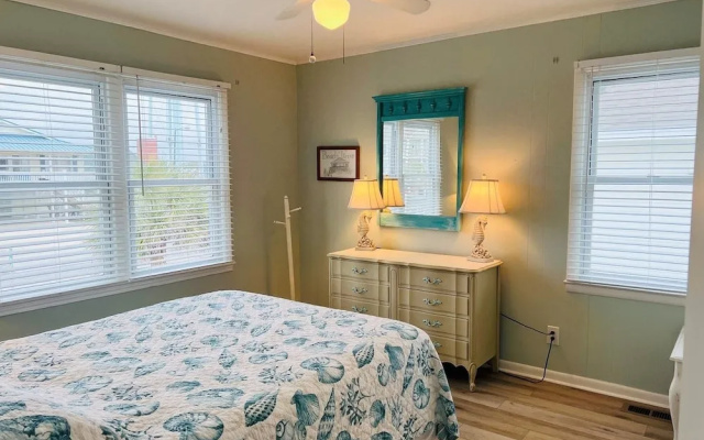 Beach Time 5 Bedroom Home by RedAwning