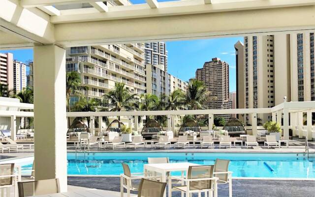 Castle at Ala Moana Hotel