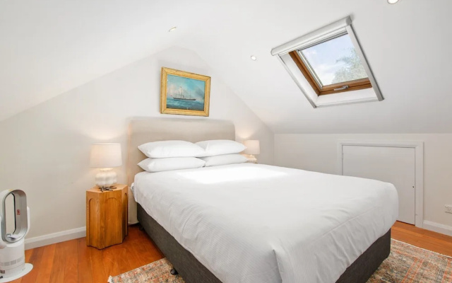 Stylish 2-bed House With Private Courtyard – Guest Rooms – Sydney