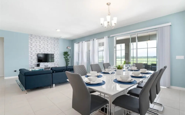 5BR Pool Home w Gameroom