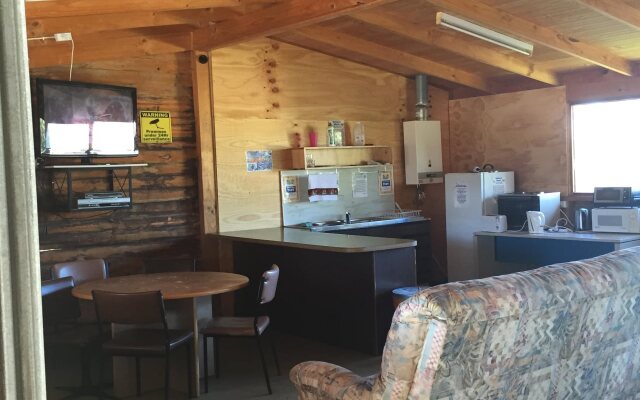 Hillcrest Tourist Park Cabin