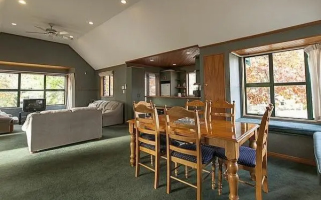 Tranquil Tipperary - Arrowtown Holiday Home