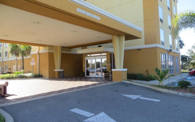 Comfort Suites Orlando Airport