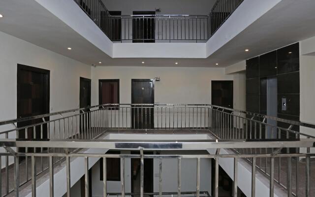 OYO 12171 Hotel Sky View