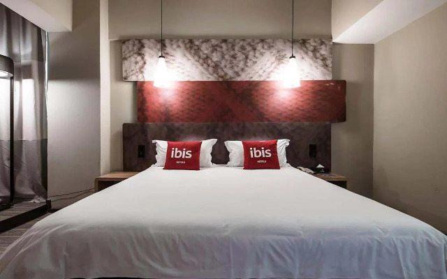 ibis Luoyang Train Station