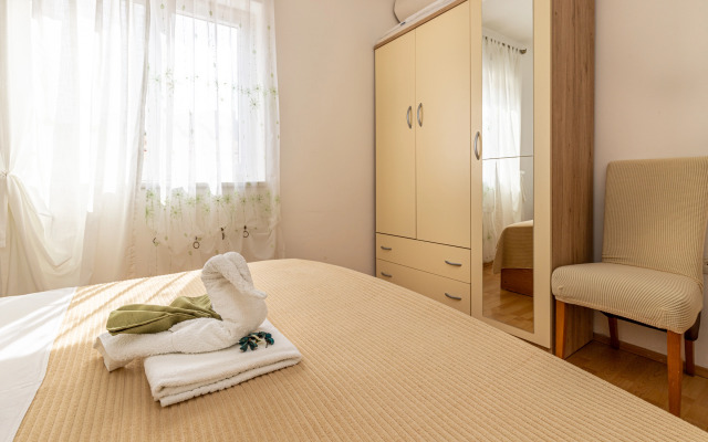 Beach Apartment Alenka Green