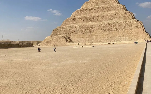 H10 Pyramids View