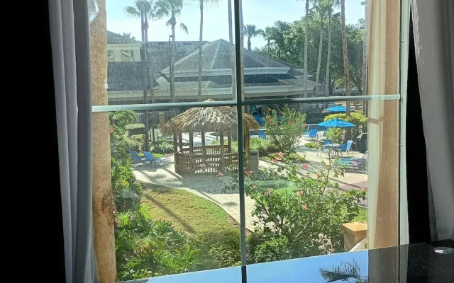 Free Shuttle 2 Queen Disney Area