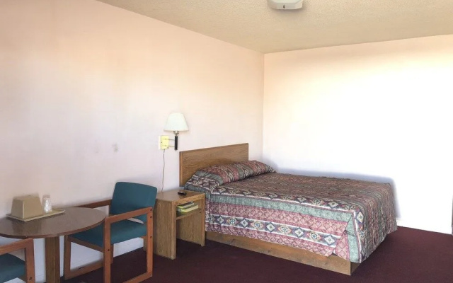 Deluxe Inn Motel