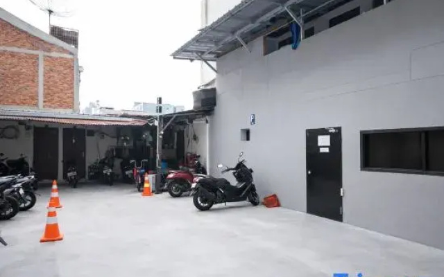 V1 Hotel Near Mangga Besar