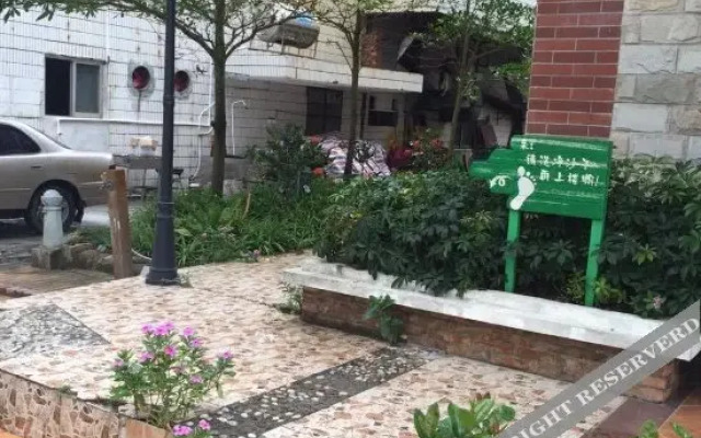 Summer Hotel (Shangchuanfei Beach)