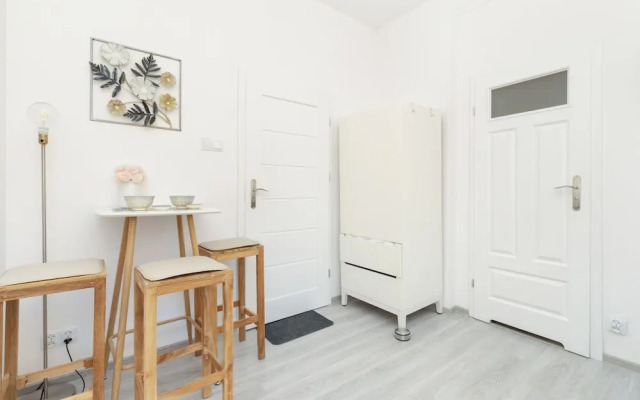 Studio 8 Minutes to the Beach by Renters