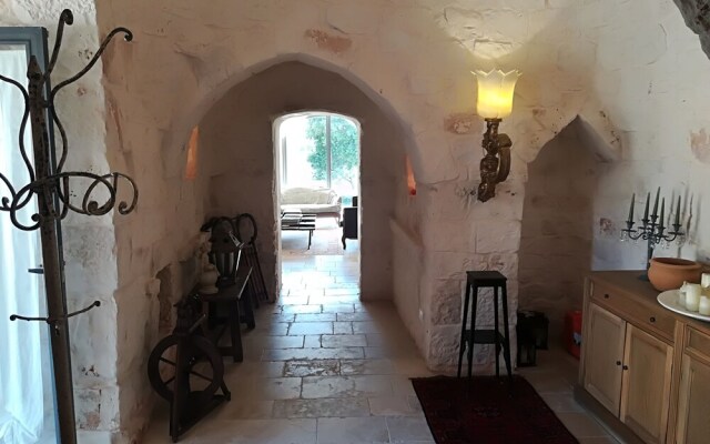 Beautiful Masseria Inside the Country and Near the sea