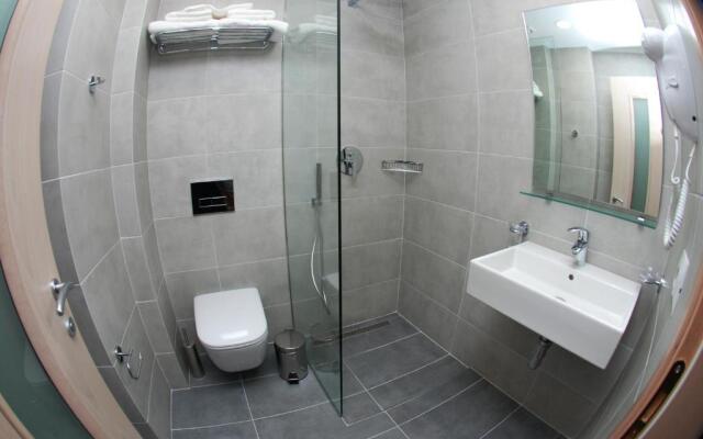 Hotel Ari 2 (Sarandë)