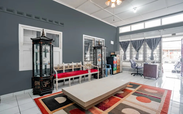 SUPER OYO Gandaria Guest House Near Masjid Raya Sumatera Barat