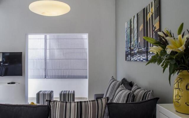 Brilliant 3BR in Shalom Aleichem 27 by HolyGuest