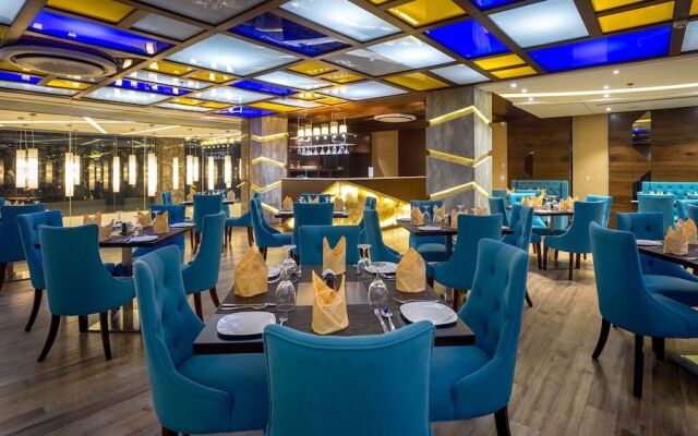 Hotel Saffron Crest