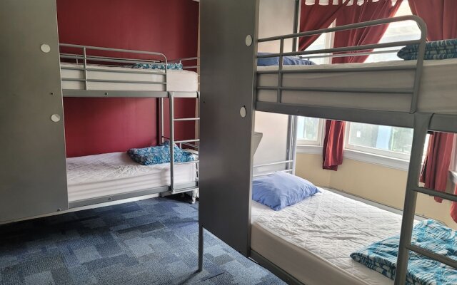 Ansonia Hotel - Hostel