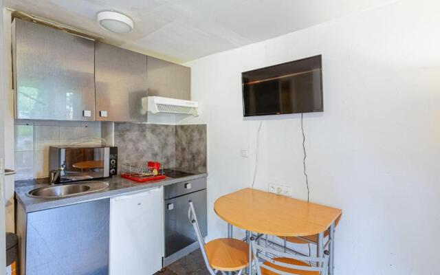 Le Doolie's Biarritz - Palawan Studio - Aircond - Garden Lounge