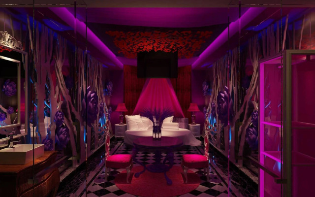 Swan of Love Shenzhen Luohu Hotel