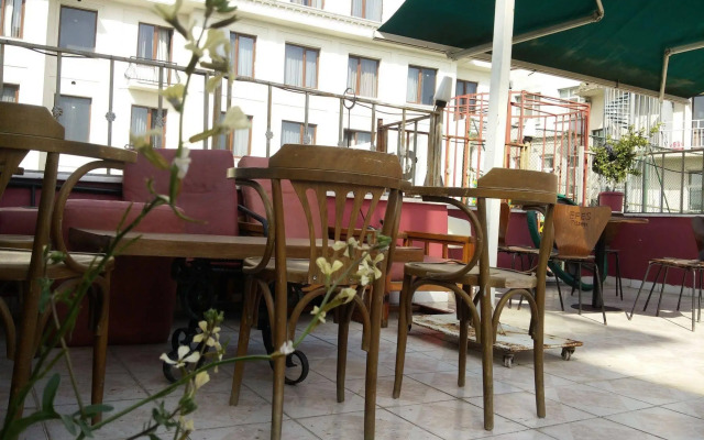 Innjoy Hostel - Adults Only