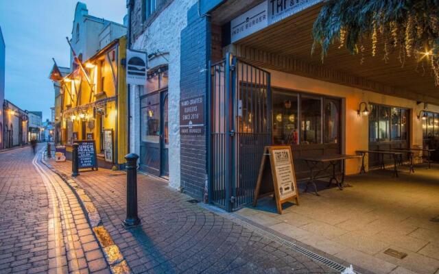 The Penthouse At The Mews - 2 Bedroom Apartment - Tenby