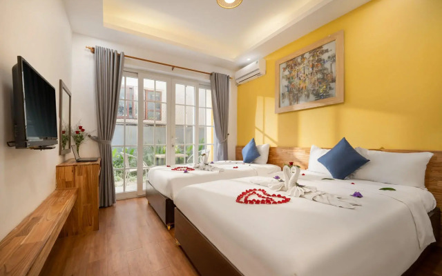 Triple Riverside Villa Hotel Hoian