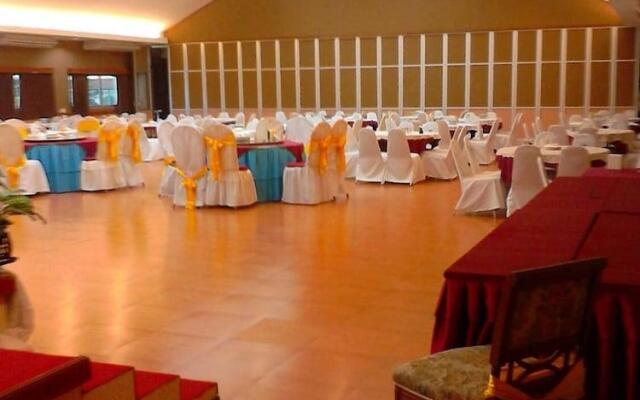 Sakol Grand Palace Hotel