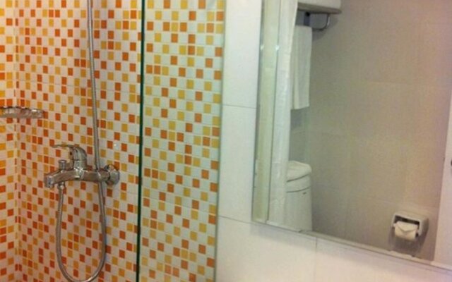 Home Inn (Xianyang Airport Weicheng District Dongfeng Road)