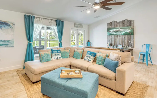 Golf Course-facing Poolside Oasis in Rotonda West!