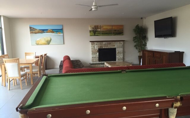 Country Comfort Amity Motel