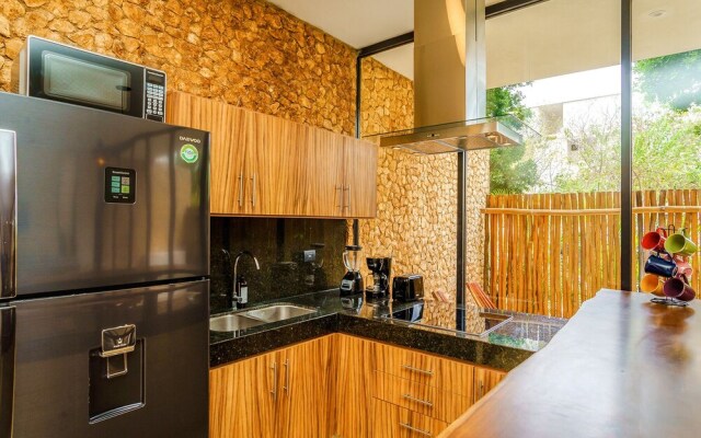 Luminous Private Pool Condo & Communal Rooftop Pool Lounge