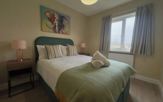 House Sleeps 10-garden-parking-nearbarryisland