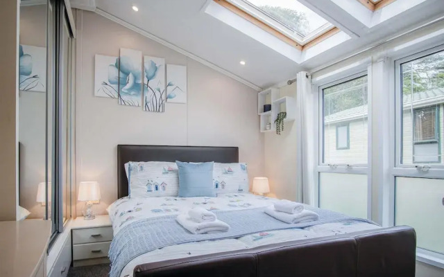 2 Manor Lodge - 2 Bedroom Lodge - Pendine