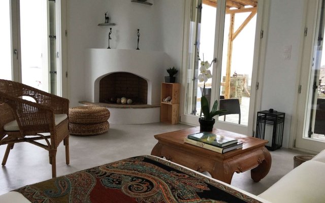 Comfortable Villa Near Sea in Andros